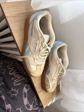 Reebok Cream and Light Blue Low-Top Sneakers